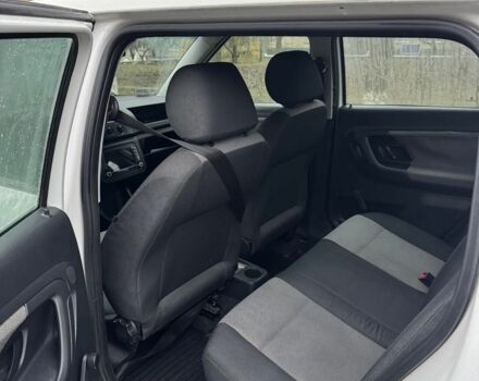 Белый Шкода Фабия, объемом двигателя 1.2 л и пробегом 300 тыс. км за 5700 $, фото 9 на Automoto.ua