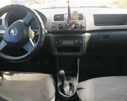 Белый Шкода Фабия, объемом двигателя 1.4 л и пробегом 249 тыс. км за 5500 $, фото 4 на Automoto.ua