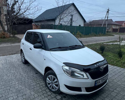 Белый Шкода Фабия, объемом двигателя 1.2 л и пробегом 189 тыс. км за 6600 $, фото 1 на Automoto.ua