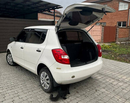 Белый Шкода Фабия, объемом двигателя 1.2 л и пробегом 189 тыс. км за 6600 $, фото 5 на Automoto.ua