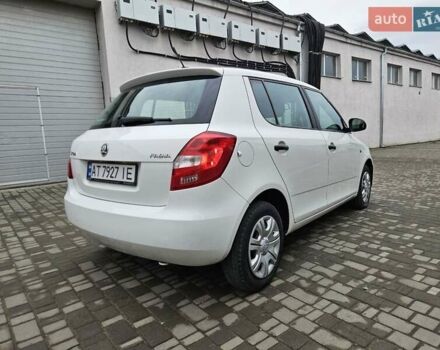 Белый Шкода Фабия, объемом двигателя 1.39 л и пробегом 218 тыс. км за 5500 $, фото 4 на Automoto.ua