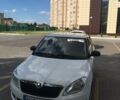 Белый Шкода Фабия, объемом двигателя 1.4 л и пробегом 83 тыс. км за 8000 $, фото 1 на Automoto.ua