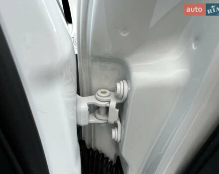 Белый Шкода Фабия, объемом двигателя 0 л и пробегом 130 тыс. км за 5300 $, фото 59 на Automoto.ua