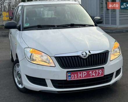 Белый Шкода Фабия, объемом двигателя 0 л и пробегом 130 тыс. км за 5300 $, фото 68 на Automoto.ua