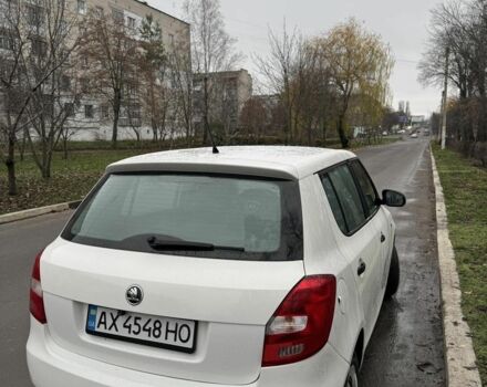 Белый Шкода Фабия, объемом двигателя 1.2 л и пробегом 300 тыс. км за 5700 $, фото 2 на Automoto.ua