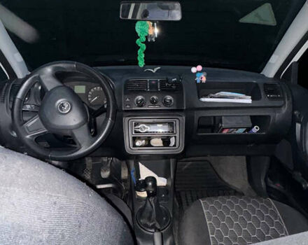 Белый Шкода Фабия, объемом двигателя 1.2 л и пробегом 189 тыс. км за 6600 $, фото 4 на Automoto.ua