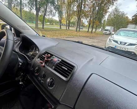 Шкода Фабия 2014 в Харькове на Automoto.ua Белый Шкода Фабия, объемом двигателя 1.2 л и пробегом 185 тыс. км за 4500 $, фото 2 на Automoto.ua
