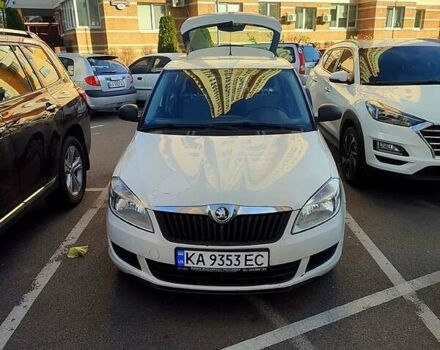Белый Шкода Фабия, объемом двигателя 1.4 л и пробегом 235 тыс. км за 6000 $, фото 5 на Automoto.ua
