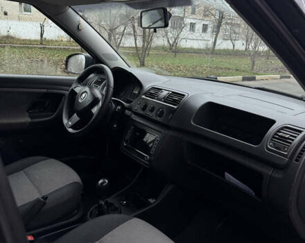 Белый Шкода Фабия, объемом двигателя 1.2 л и пробегом 310 тыс. км за 4600 $, фото 7 на Automoto.ua