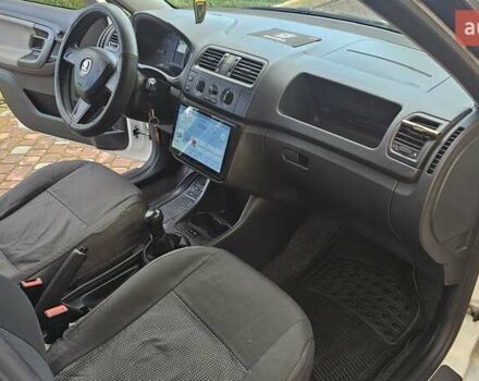 Белый Шкода Фабия, объемом двигателя 1.6 л и пробегом 132 тыс. км за 6700 $, фото 10 на Automoto.ua