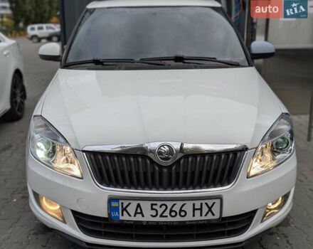 Шкода Фабия 2014 в Киеве на Automoto.ua Белый Шкода Фабия, объемом двигателя 1.2 л и пробегом 319 тыс. км за 5599 $, фото 1 на Automoto.ua