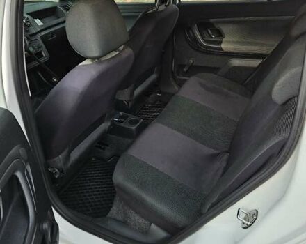 Белый Шкода Фабия, объемом двигателя 1.39 л и пробегом 218 тыс. км за 5500 $, фото 13 на Automoto.ua