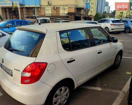 Белый Шкода Фабия, объемом двигателя 1.4 л и пробегом 235 тыс. км за 6000 $, фото 3 на Automoto.ua