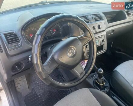 Белый Шкода Фабия, объемом двигателя 1.6 л и пробегом 243 тыс. км за 6100 $, фото 13 на Automoto.ua