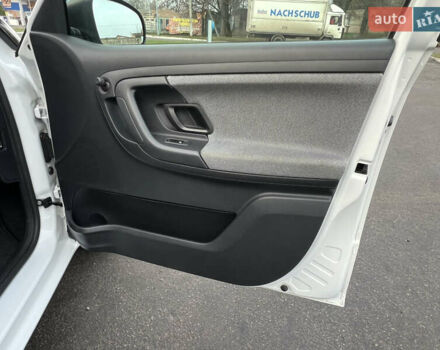 Белый Шкода Фабия, объемом двигателя 0 л и пробегом 130 тыс. км за 5300 $, фото 42 на Automoto.ua