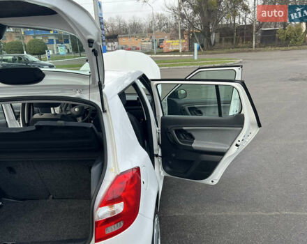 Белый Шкода Фабия, объемом двигателя 0 л и пробегом 130 тыс. км за 5300 $, фото 66 на Automoto.ua