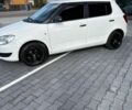 Белый Шкода Фабия, объемом двигателя 1.6 л и пробегом 317 тыс. км за 5999 $, фото 1 на Automoto.ua