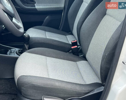 Белый Шкода Фабия, объемом двигателя 0 л и пробегом 130 тыс. км за 5300 $, фото 30 на Automoto.ua