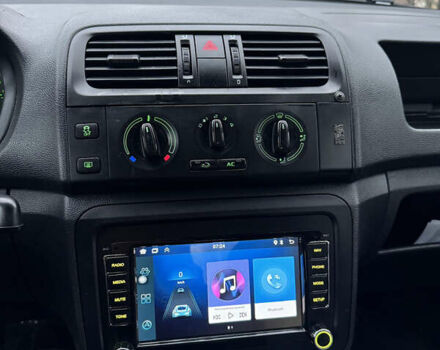 Белый Шкода Фабия, объемом двигателя 1.2 л и пробегом 310 тыс. км за 4600 $, фото 11 на Automoto.ua