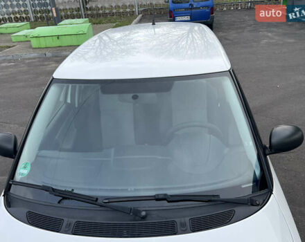 Белый Шкода Фабия, объемом двигателя 0 л и пробегом 130 тыс. км за 5300 $, фото 18 на Automoto.ua