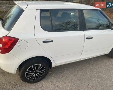 Белый Шкода Фабия, объемом двигателя 1.6 л и пробегом 243 тыс. км за 6100 $, фото 6 на Automoto.ua