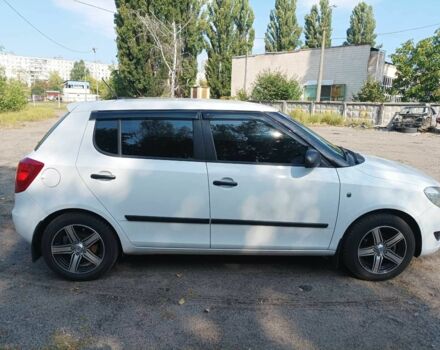 Белый Шкода Фабия, объемом двигателя 1.4 л и пробегом 249 тыс. км за 5500 $, фото 1 на Automoto.ua