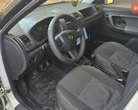 Белый Шкода Фабия, объемом двигателя 1.6 л и пробегом 132 тыс. км за 6700 $, фото 9 на Automoto.ua