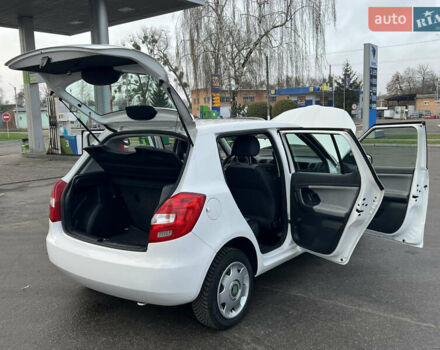 Белый Шкода Фабия, объемом двигателя 0 л и пробегом 130 тыс. км за 5300 $, фото 65 на Automoto.ua