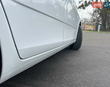 Белый Шкода Фабия, объемом двигателя 0 л и пробегом 130 тыс. км за 5300 $, фото 22 на Automoto.ua