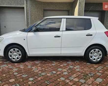 Белый Шкода Фабия, объемом двигателя 1.6 л и пробегом 132 тыс. км за 6700 $, фото 1 на Automoto.ua