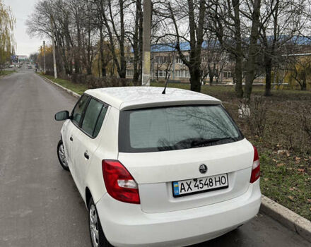 Белый Шкода Фабия, объемом двигателя 1.2 л и пробегом 310 тыс. км за 4600 $, фото 2 на Automoto.ua