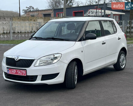 Белый Шкода Фабия, объемом двигателя 0 л и пробегом 130 тыс. км за 5300 $, фото 1 на Automoto.ua