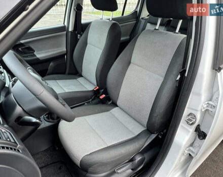 Белый Шкода Фабия, объемом двигателя 0 л и пробегом 130 тыс. км за 5300 $, фото 31 на Automoto.ua