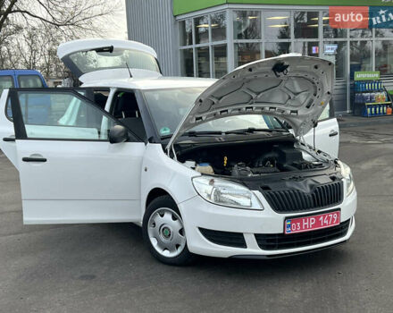 Белый Шкода Фабия, объемом двигателя 0 л и пробегом 130 тыс. км за 5300 $, фото 64 на Automoto.ua