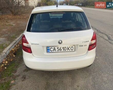 Белый Шкода Фабия, объемом двигателя 1.6 л и пробегом 243 тыс. км за 6100 $, фото 4 на Automoto.ua