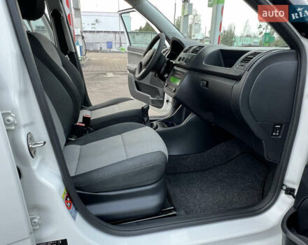 Белый Шкода Фабия, объемом двигателя 0 л и пробегом 130 тыс. км за 5300 $, фото 45 на Automoto.ua