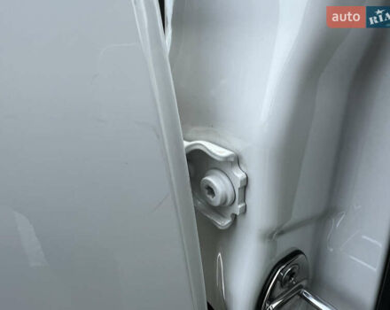 Белый Шкода Фабия, объемом двигателя 0 л и пробегом 130 тыс. км за 5300 $, фото 58 на Automoto.ua