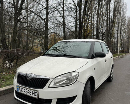 Белый Шкода Фабия, объемом двигателя 1.2 л и пробегом 310 тыс. км за 4600 $, фото 1 на Automoto.ua