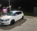 Белый Шкода Фабия, объемом двигателя 1.6 л и пробегом 225 тыс. км за 5950 $, фото 1 на Automoto.ua