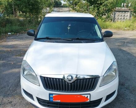 Белый Шкода Фабия, объемом двигателя 1.4 л и пробегом 249 тыс. км за 5500 $, фото 2 на Automoto.ua