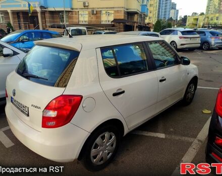Белый Шкода Фабия, объемом двигателя 1.4 л и пробегом 235 тыс. км за 6000 $, фото 4 на Automoto.ua