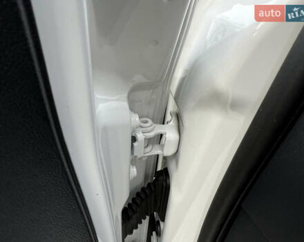 Белый Шкода Фабия, объемом двигателя 0 л и пробегом 130 тыс. км за 5300 $, фото 62 на Automoto.ua