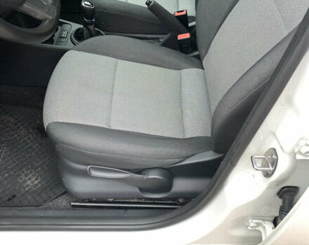 Белый Шкода Фабия, объемом двигателя 1.4 л и пробегом 210 тыс. км за 6600 $, фото 14 на Automoto.ua