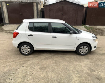 Белый Шкода Фабия, объемом двигателя 1.4 л и пробегом 210 тыс. км за 6600 $, фото 8 на Automoto.ua