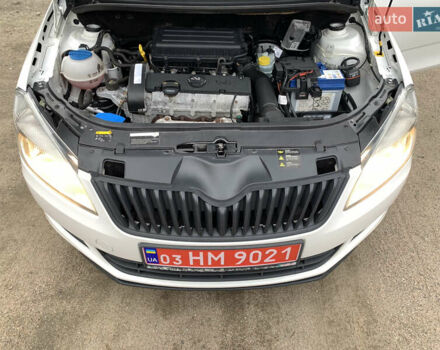 Белый Шкода Фабия, объемом двигателя 1.4 л и пробегом 210 тыс. км за 6600 $, фото 36 на Automoto.ua