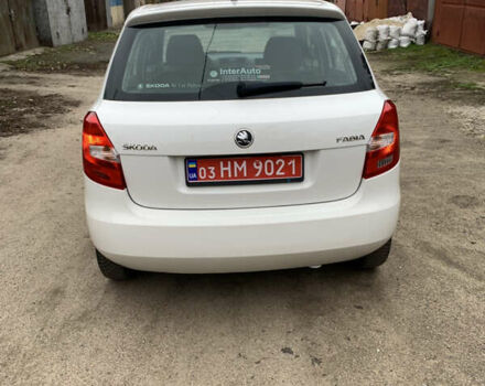 Белый Шкода Фабия, объемом двигателя 1.4 л и пробегом 210 тыс. км за 6600 $, фото 5 на Automoto.ua