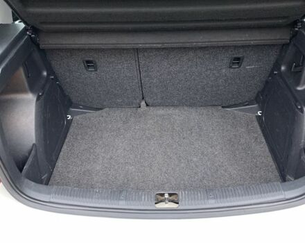 Белый Шкода Фабия, объемом двигателя 1.4 л и пробегом 210 тыс. км за 6600 $, фото 7 на Automoto.ua