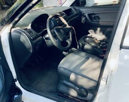 Белый Шкода Фабия, объемом двигателя 1.2 л и пробегом 180 тыс. км за 7400 $, фото 15 на Automoto.ua