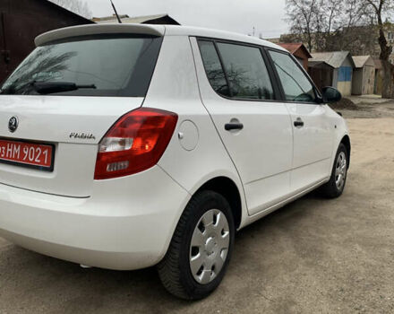 Белый Шкода Фабия, объемом двигателя 1.4 л и пробегом 210 тыс. км за 6600 $, фото 7 на Automoto.ua