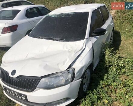 Белый Шкода Фабия, объемом двигателя 1 л и пробегом 237 тыс. км за 2900 $, фото 2 на Automoto.ua
